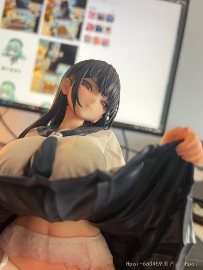 教室提裙的JK同学