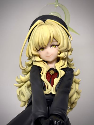 蔚蓝档案 拄拐笑面教授