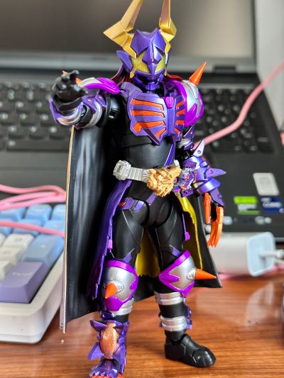 S.H.Figuarts 假面骑士霸牛 狂热僵尸形态（邪魔神）