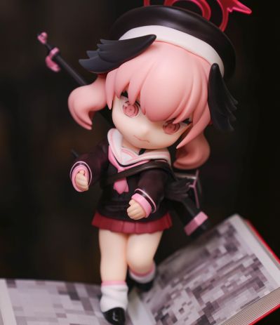 蔚蓝档案 小春笔架