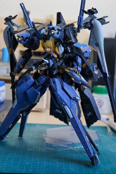 机甲少女 猎刃 与 外骨骼装甲猎刃