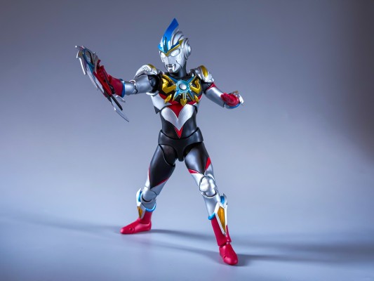 S.H.Figuarts 欧布奥特曼 三重形态