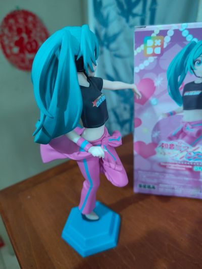 初音未来联名时尚魔女拉芙与贝莉 Desktop×Decorate Collections“初音未来”贝莉衣装款