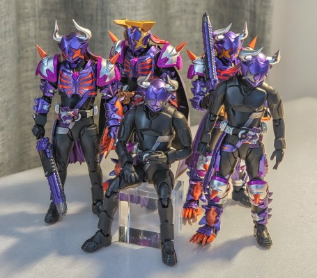 S.H.Figuarts 假面骑士霸牛 狂热僵尸形态（邪魔神）