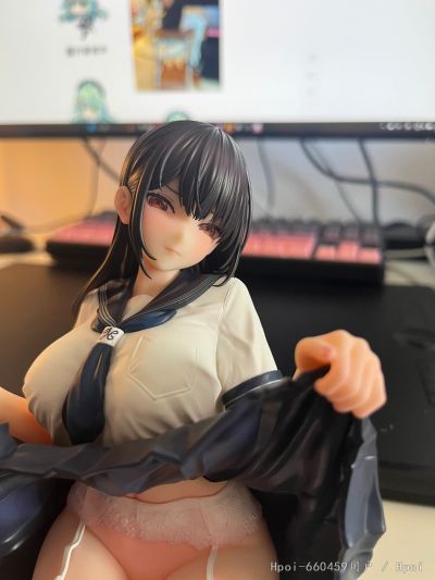 教室提裙的JK同学