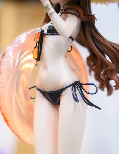 艾莉西亚·沃尔费尔特 泳装