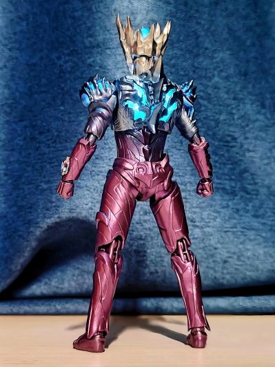 S.H.Figuarts 高斯奥特曼 月神形态