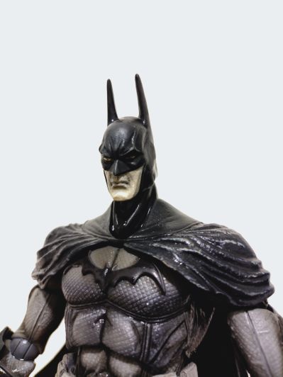 PLAY ARTS改 蝙蝠侠：阿卡姆疯人院 蝙蝠侠（黑白配色）