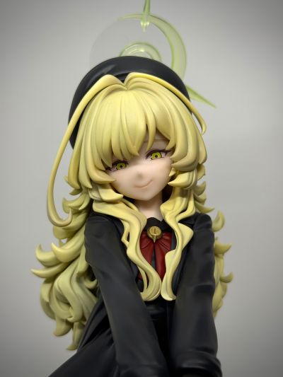 蔚蓝档案 拄拐笑面教授