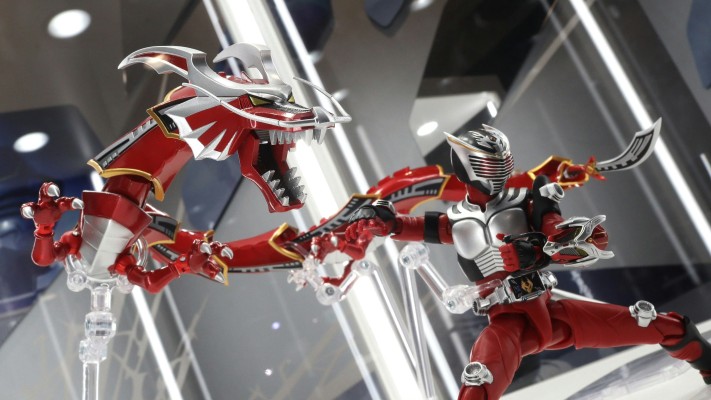 S.H.Figuarts 深红之龙＆假面骑士龙骑扩展配件包