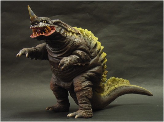 大怪兽系列 奥特曼篇 透明怪兽 内隆噶 （重生）