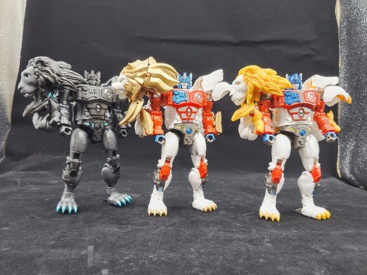 变形金刚40周年纪念款 白狮擎天柱