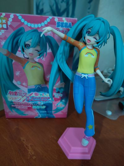 初音未来联名时尚魔女拉芙与贝莉 Desktop×Decorate Collections“初音未来”拉芙衣装款