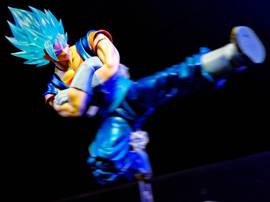 S.H.Figuarts 超级赛亚人之神超级赛亚人贝吉特-专属纪念款-