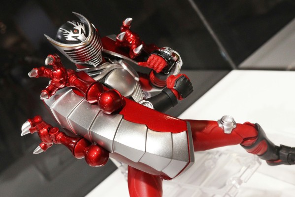 S.H.Figuarts 深红之龙＆假面骑士龙骑扩展配件包