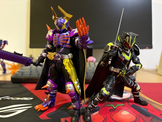 S.H.Figuarts 假面骑士霸牛 狂热僵尸形态（邪魔神）