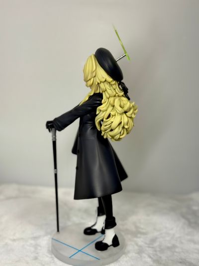 蔚蓝档案 拄拐笑面教授