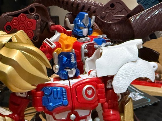 变形金刚40周年纪念款 白狮擎天柱