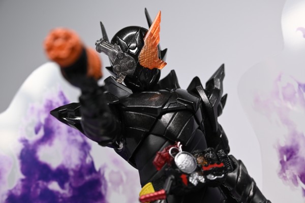 S.H.Figuarts 假面骑士创骑 兔子坦克危险形态 平成世代版