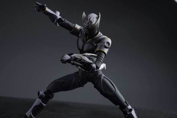 S.H.Figuarts    假面骑士龙牙