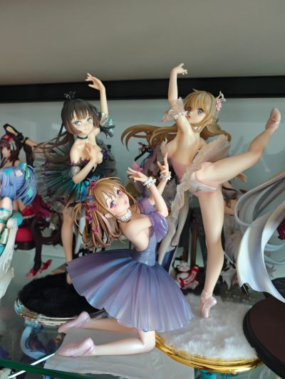 舞台上 — 灰色的丑小鸭