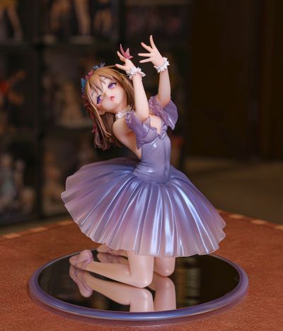 舞台上 — 灰色的丑小鸭