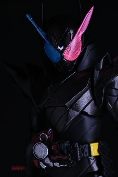 S.H.Figuarts 假面骑士创骑 兔子坦克危险形态 平成世代版