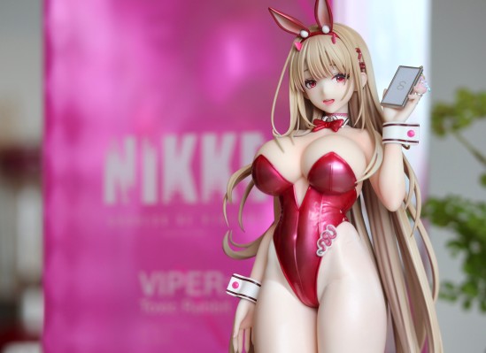 胜利女神：妮姬 毒蛇：毒兔