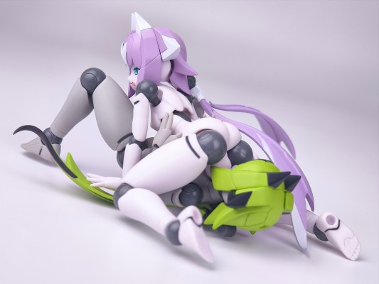 机械新人类 MLL-V2 素体 玛卡翁（灰肤色版）