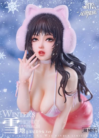 雪地水蜜桃比基尼美少女