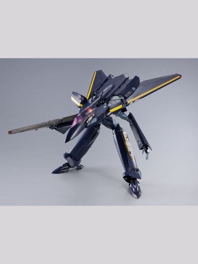 DX超合金 VF-17S 隐形夜魔女武神（卡姆林·木崎专用机）