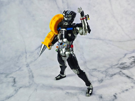 S.H.Figuarts 假面骑士驰骑 假面骑士驰骑 狂野型
