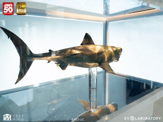 大白鲨 青铜雕像 1/18 比例