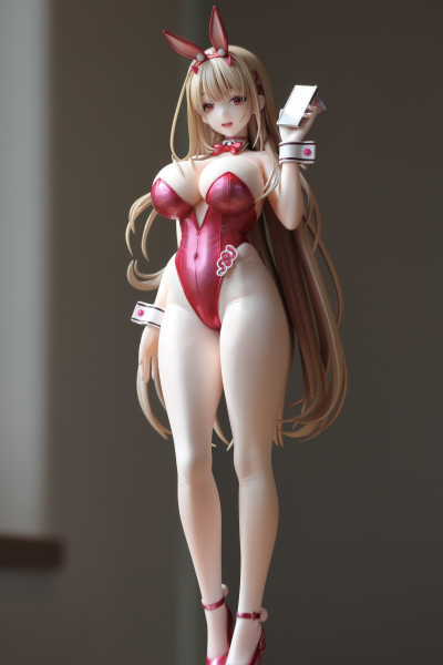 胜利女神：妮姬 毒蛇：毒兔