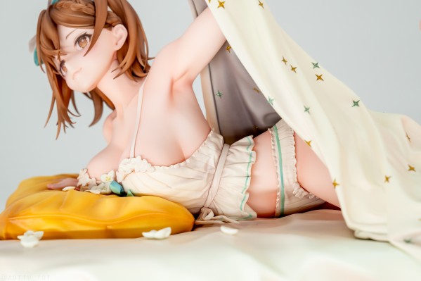 碧蓝航线 × 莱莎的炼金工房2 莱莎琳·斯托特 熬夜的炼金术士