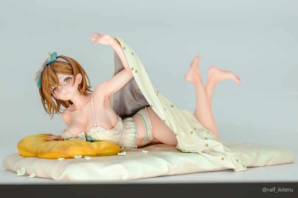 碧蓝航线 × 莱莎的炼金工房2 莱莎琳·斯托特 熬夜的炼金术士