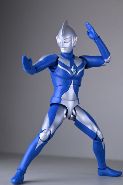 S.H.Figuarts 高斯奥特曼 月神形态