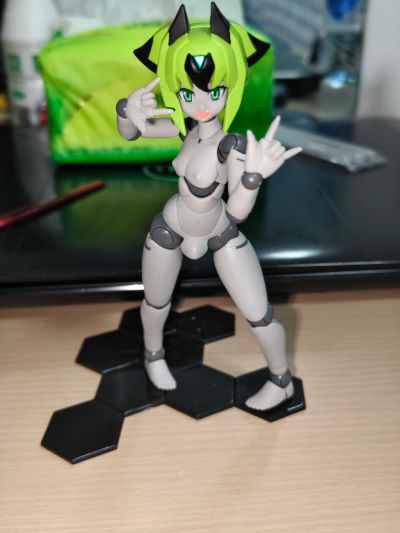 机械新人类 MLL-V2 素体 玛卡翁（灰肤色版）