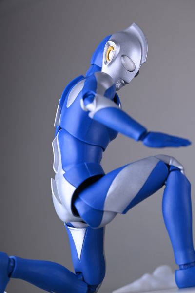 S.H.Figuarts 高斯奥特曼 月神形态