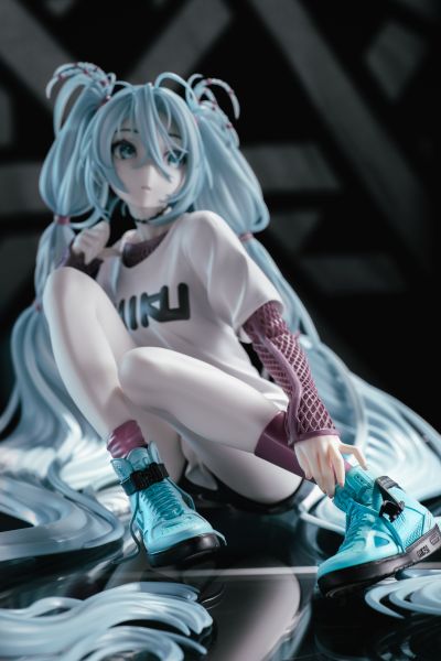 初音未来×米山舞 The Latest Street Style 