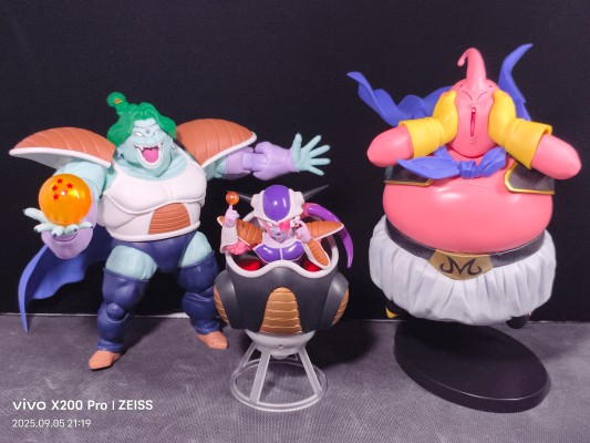 S.H.Figuarts  弗利萨 第一形态 ＆ 弗利萨飞船