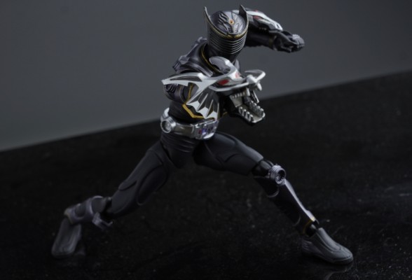 S.H.Figuarts    假面骑士龙牙