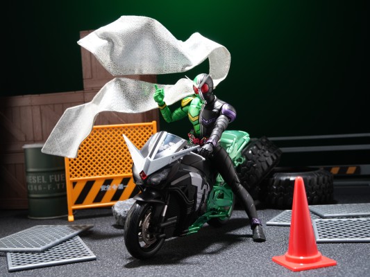 S.H.Figuarts 硬汉摩托（风都侦探改编动画纪念款）