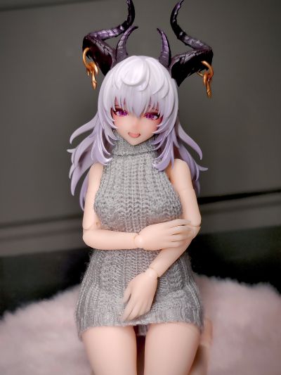 露臀手工针织毛衣