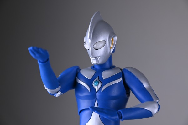 S.H.Figuarts 高斯奥特曼 月神形态