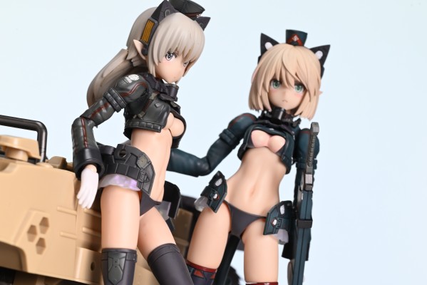 M.S.G 巨神机甲 野外履带车