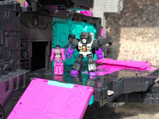 AOTP-13 霸天虎 铁甲龙