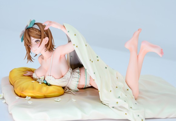 碧蓝航线 × 莱莎的炼金工房2 莱莎琳·斯托特 熬夜的炼金术士