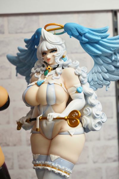 持鞭天使