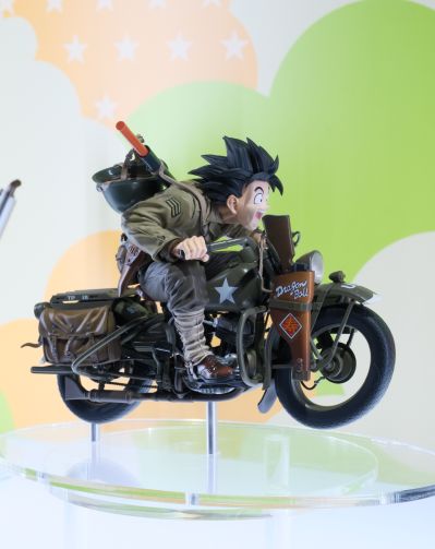 DESKTOP REAL McCOY EX 龙珠Z 孙悟空 与 军用摩托车